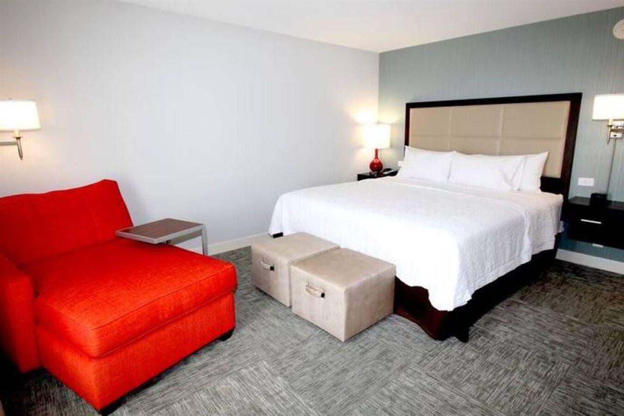 Hampton Inn- Suffolk Eksteriør bilde