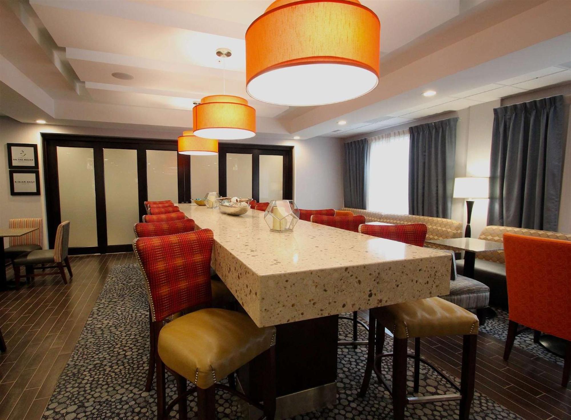 Hampton Inn- Suffolk Eksteriør bilde