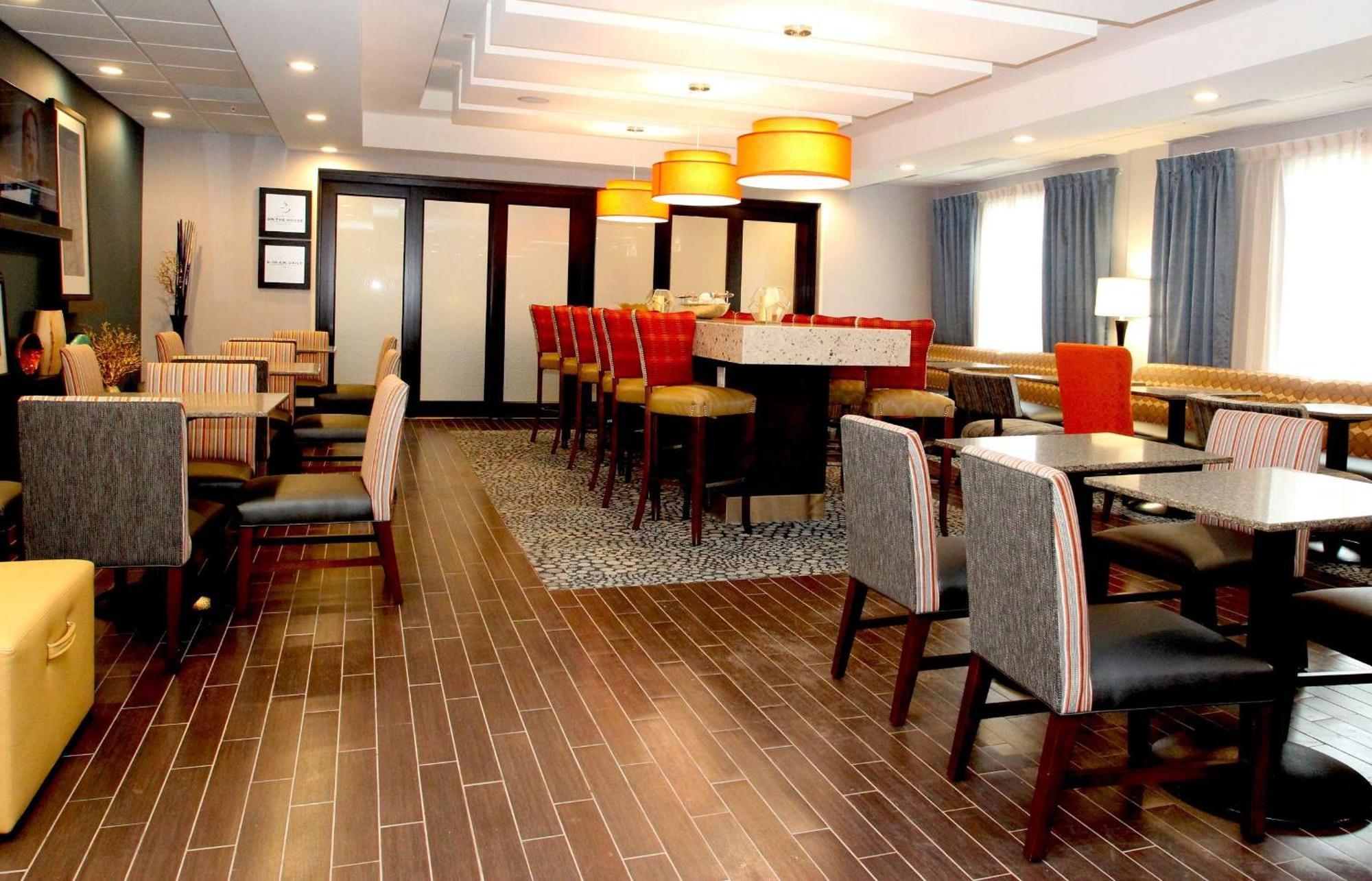 Hampton Inn- Suffolk Eksteriør bilde