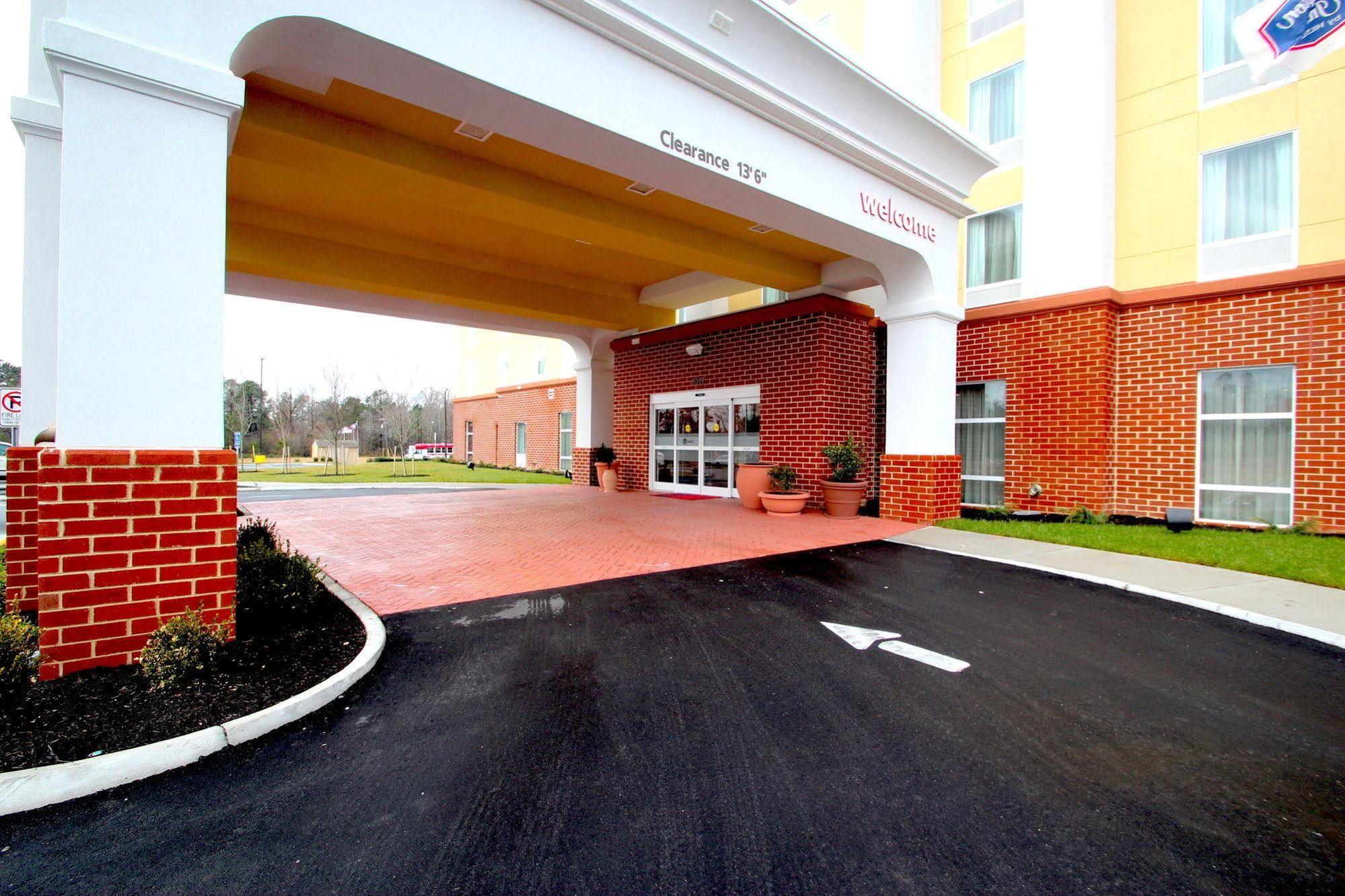 Hampton Inn- Suffolk Eksteriør bilde